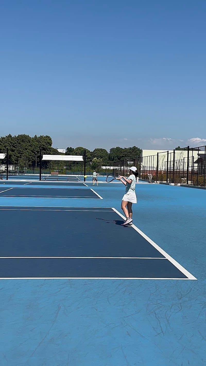 Jinji Tennis - 5 Star Tennis Club
